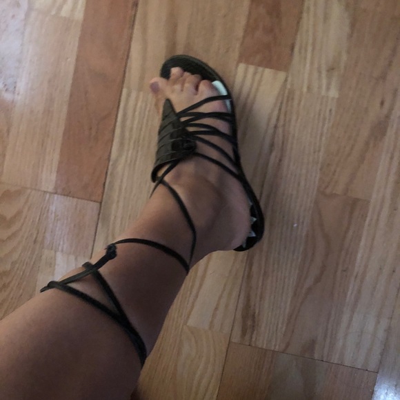 Black leather strappy sandals - size 6.5 - Picture 3 of 3